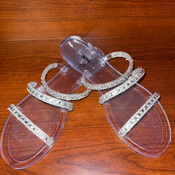Flat sandals - Picture 2 of 3